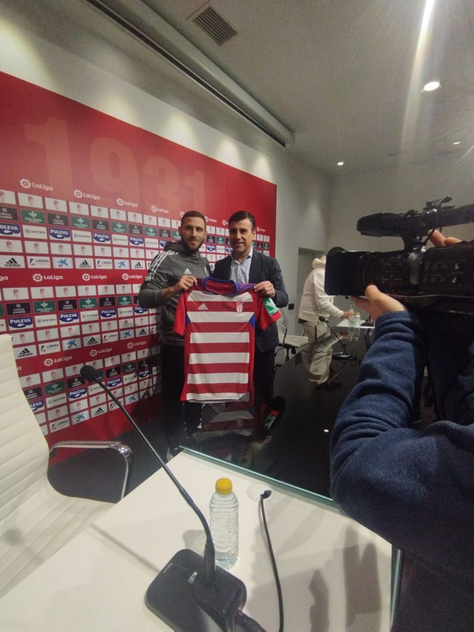 Weissman presentado como nuevo futbolista del Granada CF